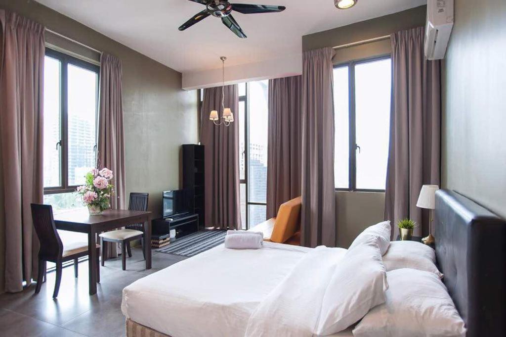Appartamento Empihaus 001 Empire Damansara Petaling Jaya Esterno foto