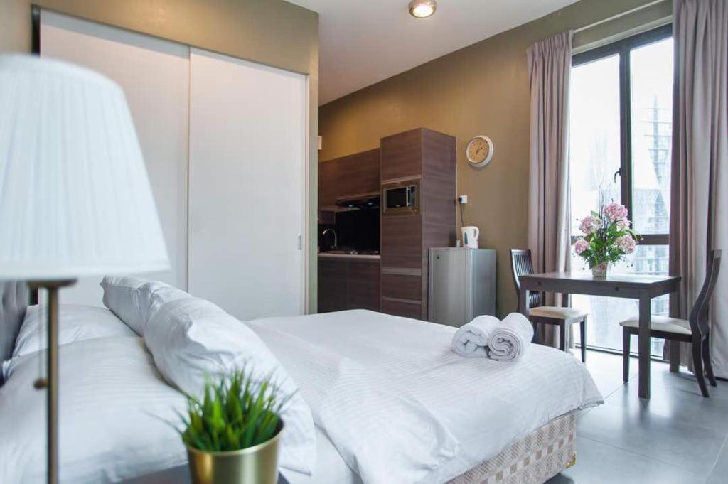 Appartamento Empihaus 001 Empire Damansara Petaling Jaya Esterno foto